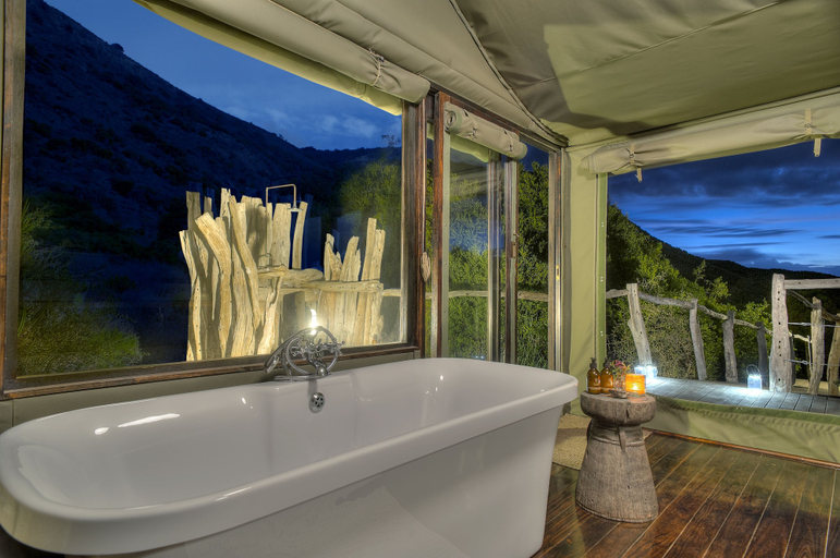 Bathroom 5, HillsNek Safari Camp - Amakhala Game Reserve, Cacadu