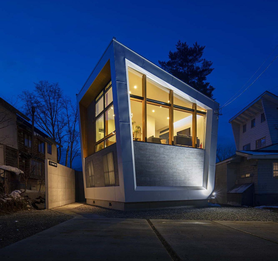 Exterior & Views