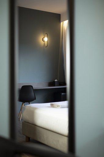 Bedroom 4, Athens21, Attica