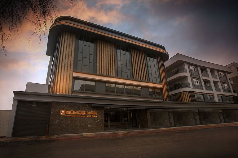 Exterior & Views