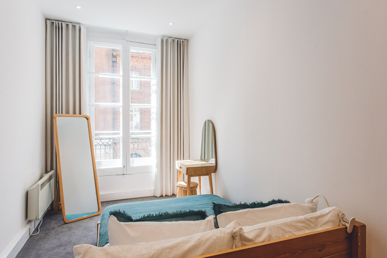 Bedroom 3, 2 Bed Apartment Right on Trafalgar Square, London
