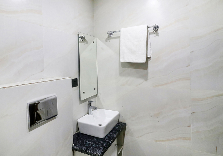 Bathroom 3, Fabhotel Kiara The Private Suites, Gurgaon