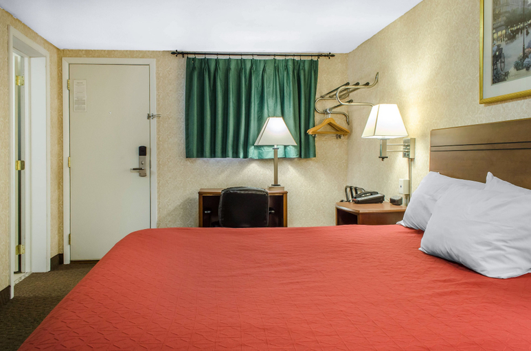 Bedroom 3, Econo Lodge Bellefonte I-99, Centre