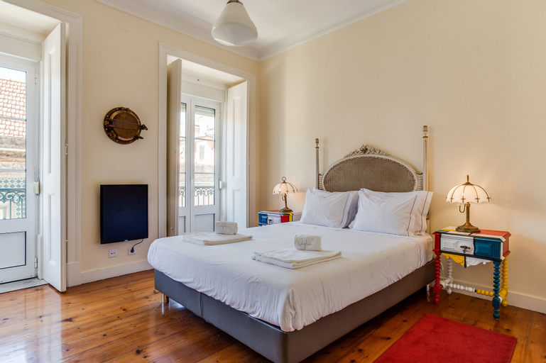 JOIVY Lovely 3BR Apt w/ workspace, nearby Botanical Garden of Lisbon, Lisboa
