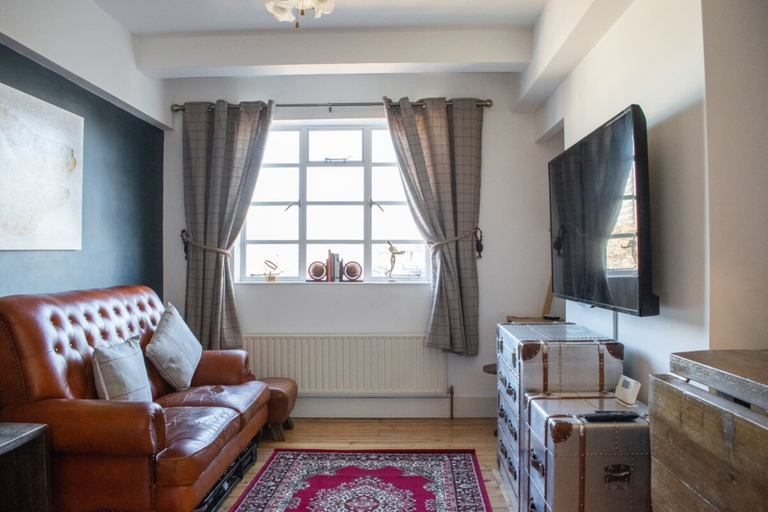 Others 5, Beautifully Decorated Contemporary 2 Bedroom Flat, London