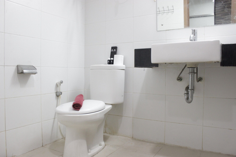 Bathroom 5, Modern & Contemporary Studio At Beverly Dago Apartment Near Itb, Bandung