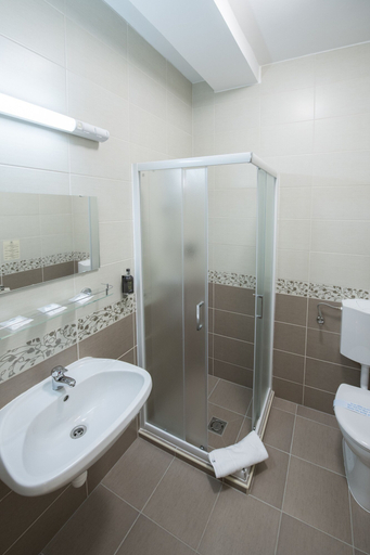Bathroom 4, Land Plan Hotel and Restaurant, Győr