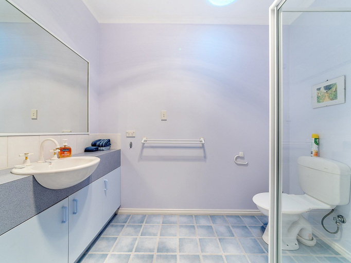 Bathroom 4, Cosy Unit at 2-3 Wyndham in Cowes, Bass Coast - Phillip Is.