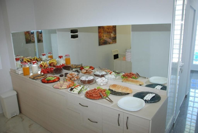 Food & Drinks 5, The City Gate Hotel, Sarandës