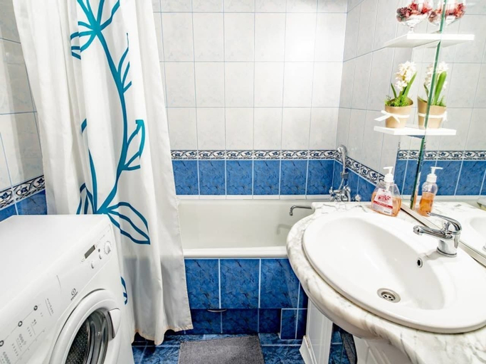 Bathroom 2, Apartment - Ostrovityanova 5k1, Western
