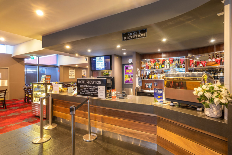 Food & Drinks 5, Nightcap at Keysborough Hotel, Melbourne