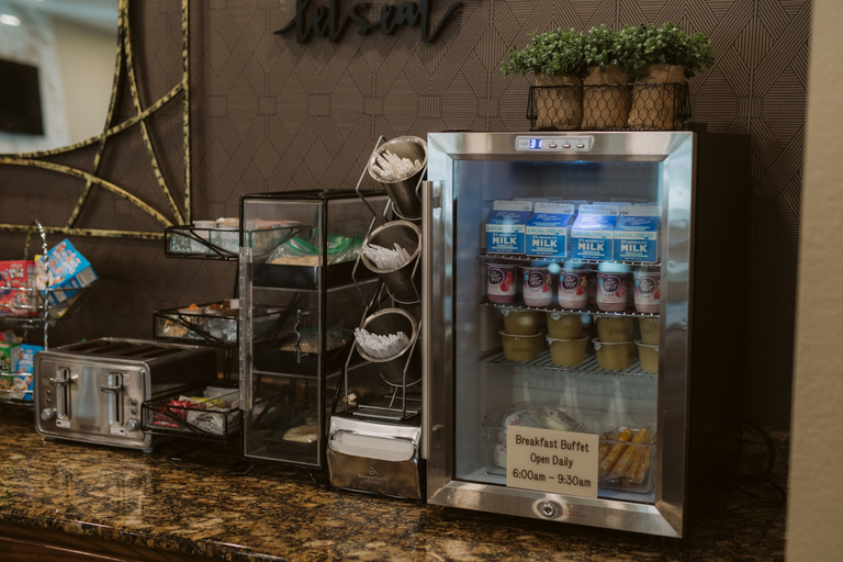 Food & Drinks 4, EverSpring Suites, Burleigh