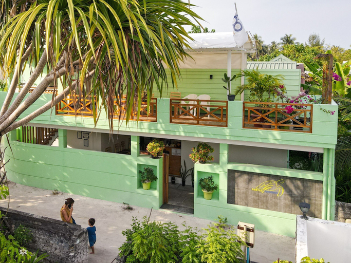 Exterior & Views