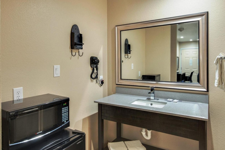 Bathroom 4, Scottish Inns White Settlement, Fort Worth