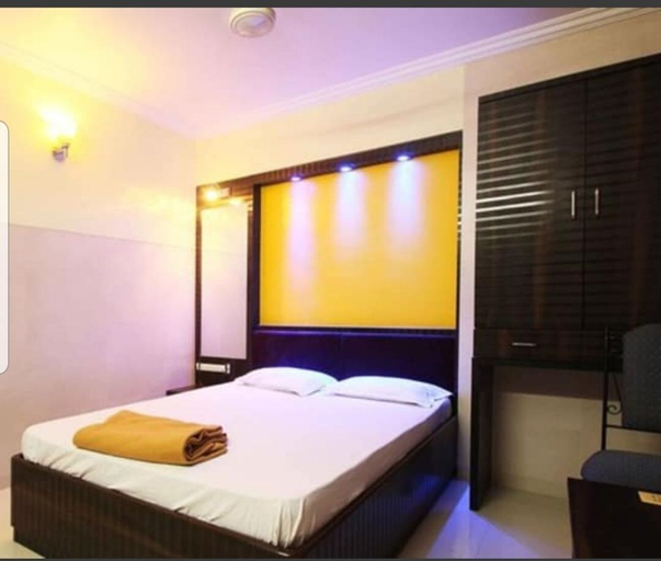 Bedroom 2, Hotel Diamond, Mumbai Suburban
