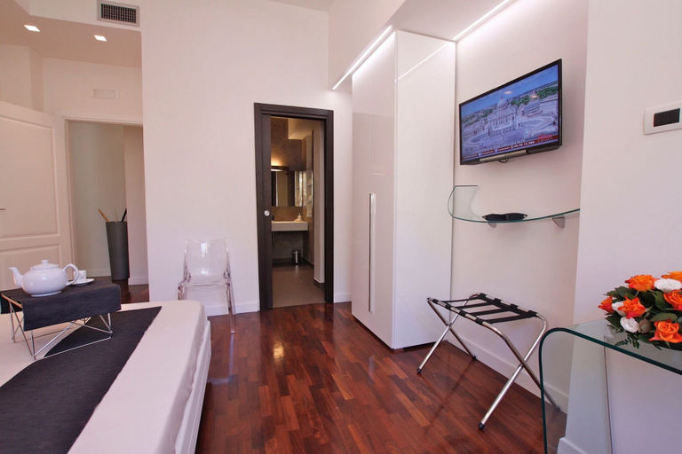Room 4, River View, Rome