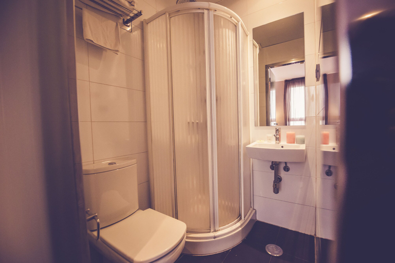 Bathroom 4, Hostal Prado, Madrid
