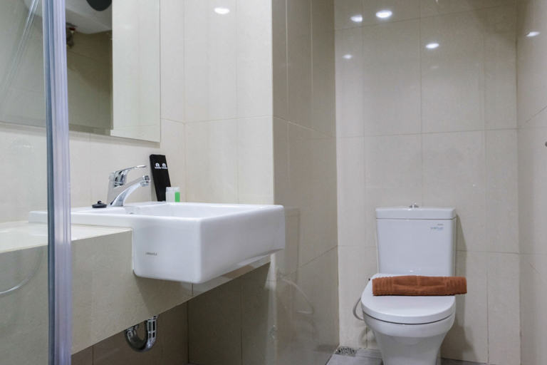 Bathroom 5, 3BR Apartment with Pool View at M-Town Residence, Tangerang