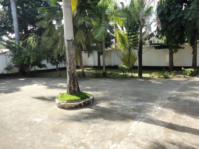Others 4, Don's Place, Kinondoni