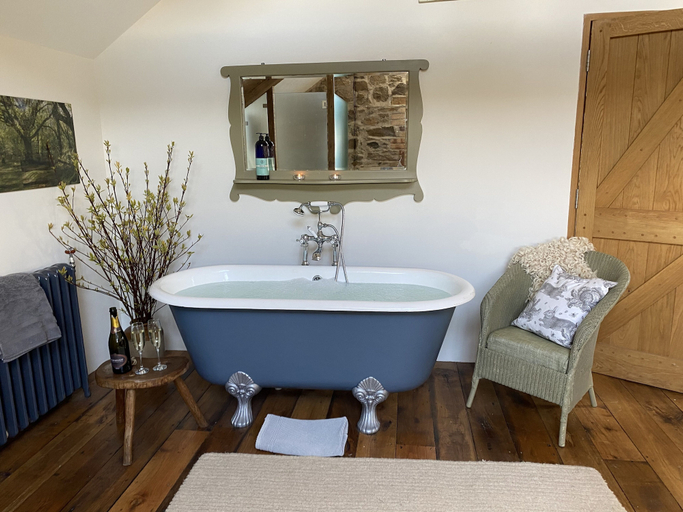 Bathroom, The Granary Bed and Breakfast, Devon