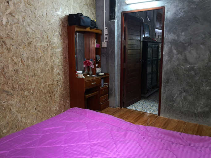 Bedroom 2, Baan Raiplaysoi Homestay, Photharam