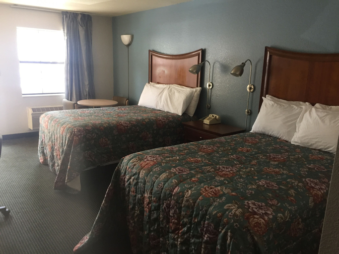 Bedroom 5, Sunset Inn, Crittenden