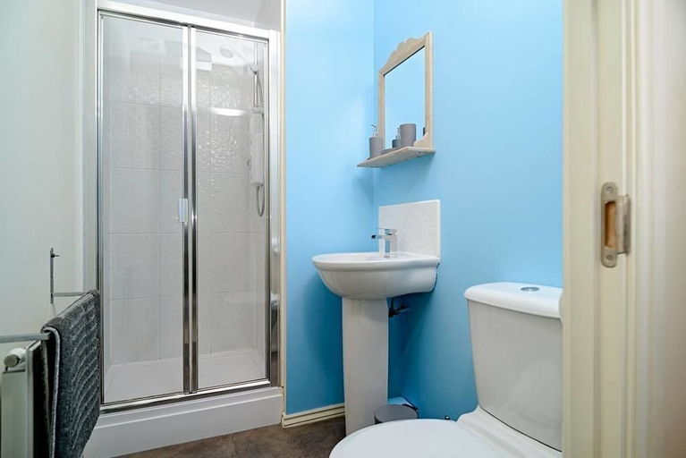 Bathroom 3, Wonderful Apartment nr Central Edinburgh, Edinburgh