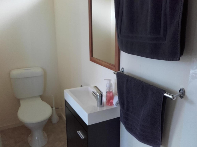 Bathroom 4, Sunset Accommodation, Buller