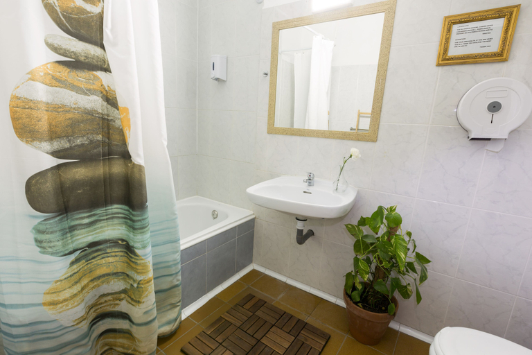 Bathroom 4, Málaga Inn, Málaga
