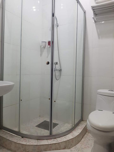 Bathroom, K Business Hotel, Bishkek