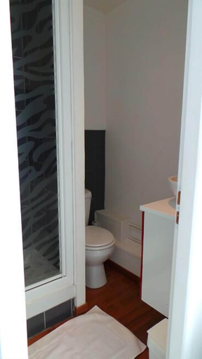Bathroom 5, Le Domaine de Regnonval, Oise