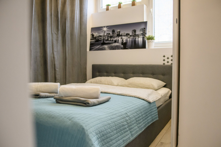 Bedroom 2, Rondo ONZ Jana Pawła II 26, Warsaw
