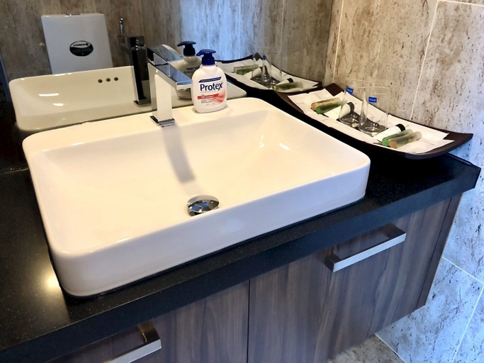 Bathroom 4, Luxury Apartments in Grand Avenue, Pattaya