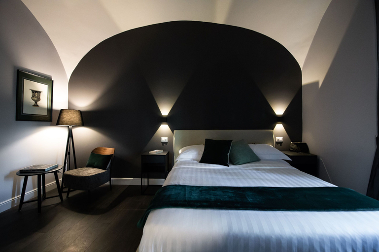 Bedroom 5, Lungotevere Ripa, Rome