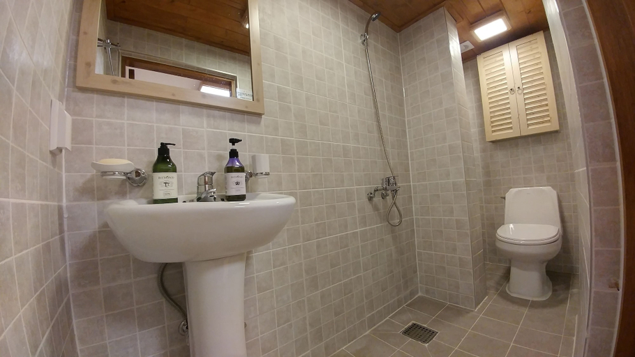 Bathroom 3, Sophia Guesthouse, Jongno