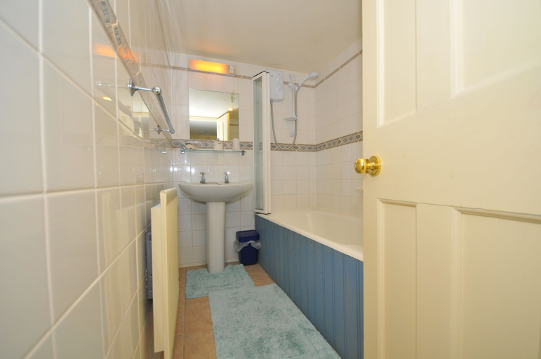 Bathroom 4, Edderton Hall Country House, Powys