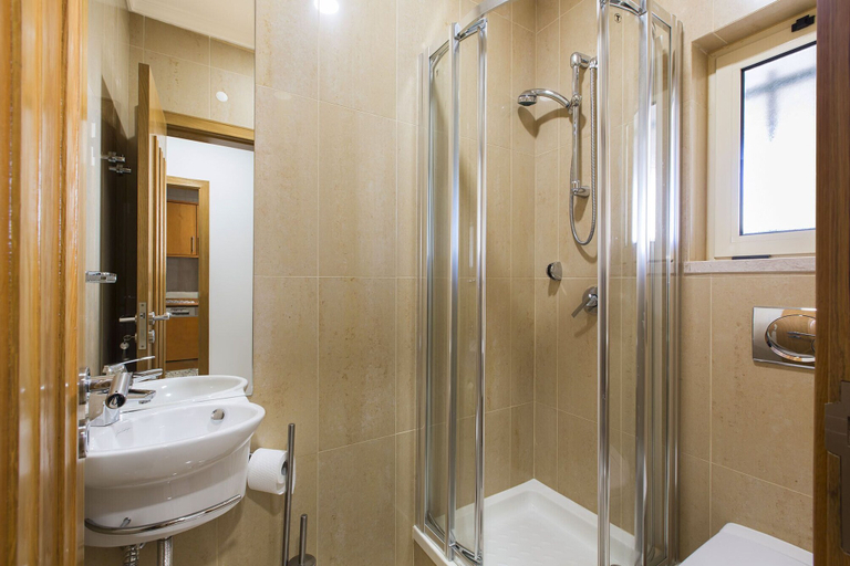 Bathroom 3, Millennium Plaza T1, Loulé