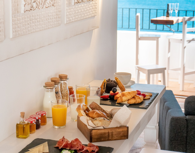 Food & Drinks
