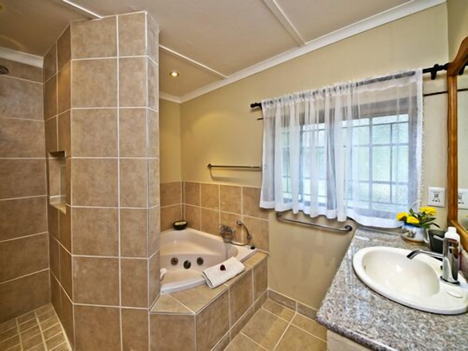 Bathroom 4, De Opstal, Eden