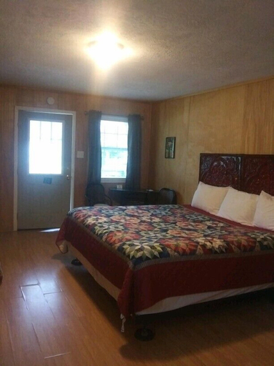 Bedroom 3, Whispering Creek Lodging & RV Resort, Newton