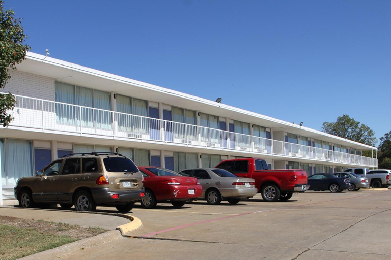 Exterior & Views 2, LoneStar Inn & Suites, Grayson