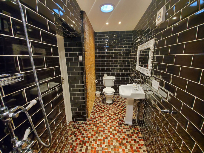 Bathroom 4, Sleeplicity London Heathrow, London