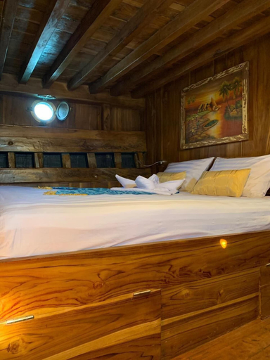 Bedroom 4, Komodo Boat Trip, West Manggarai