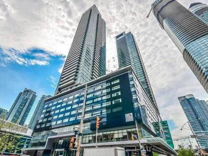 Exterior & Views, Aaira Suites at 65 Bremner Blvd, Toronto
