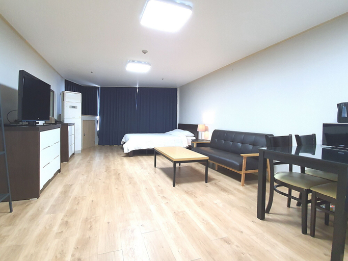 Others 4, Binch House, Goyang