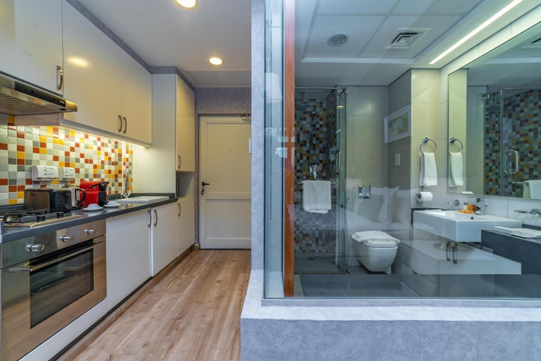 Bathroom 4, Yanjoon Holiday Homes - Palm Views, Dubai