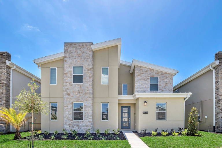 Exterior & Views