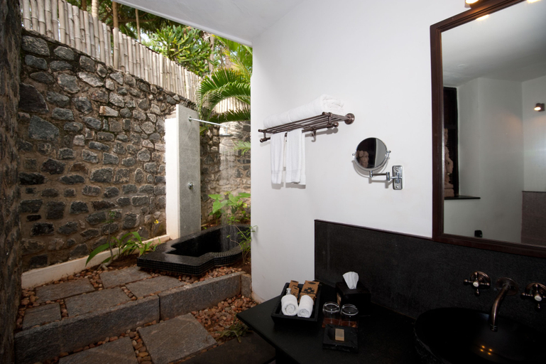 Bathroom 5, Niraamaya Surya Samudra, Thiruvananthapuram