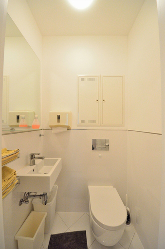 Bathroom 5, Pension Kaiser Ludwig, München