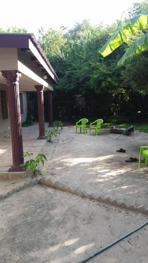 Others 5, Metswere B&B, Ngamiland East